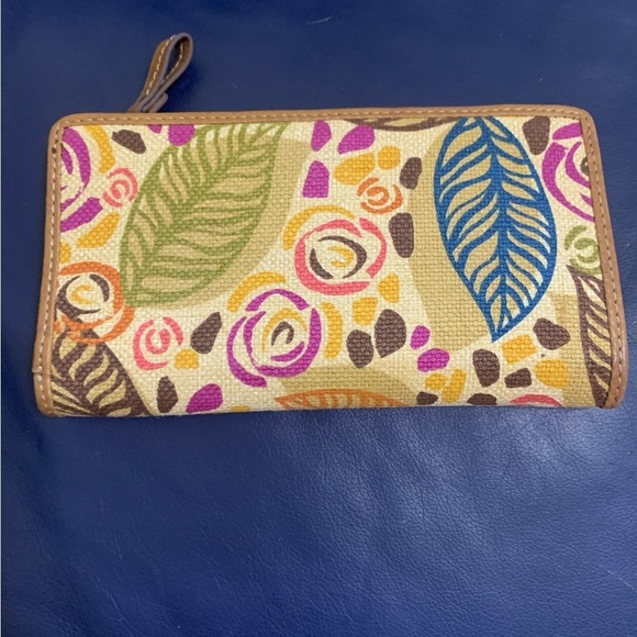 Vibrant Artistic Relic Leather Wallet with Leaf Patterns - Picture 6 of 7